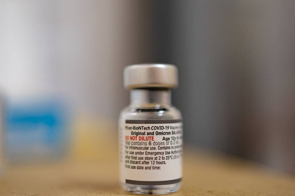 Swiss drugs regulator looking into bubbles in Covid booster vials ...