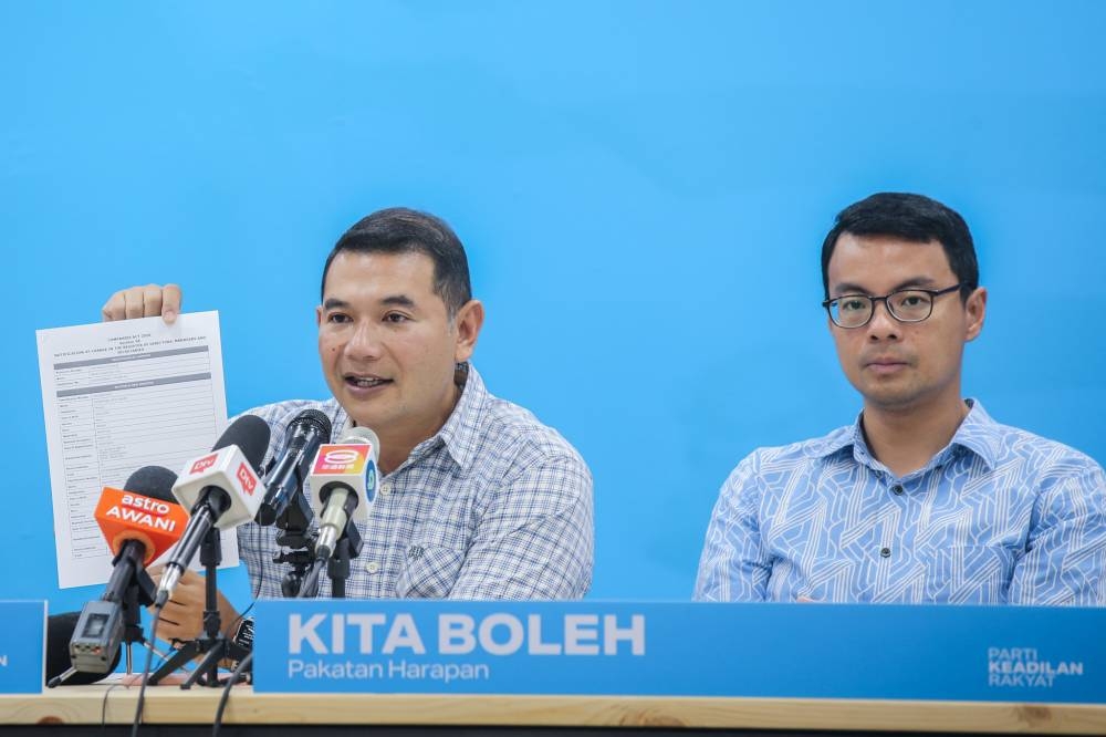 PKR deputy president Rafizi Ramli addresses members of the press during a media press conference in Petaling Jaya November 3, 2022. — Picture by Ahmad Zamzahuri
