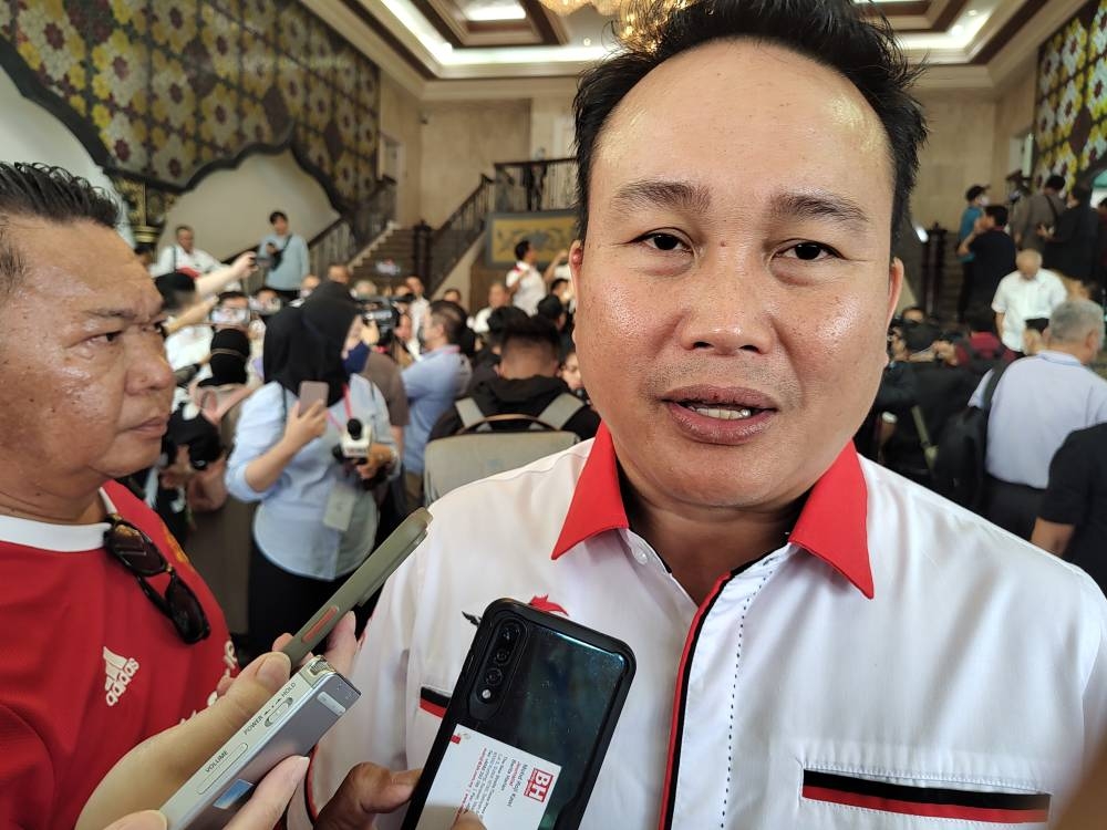 Caretaker deputy minister of plantation industries and commodities Datuk Willie Mongin says he only knew he was picked as a candidate for Puncak Borneo yesterday evening, — Picture by Sulok Tawie