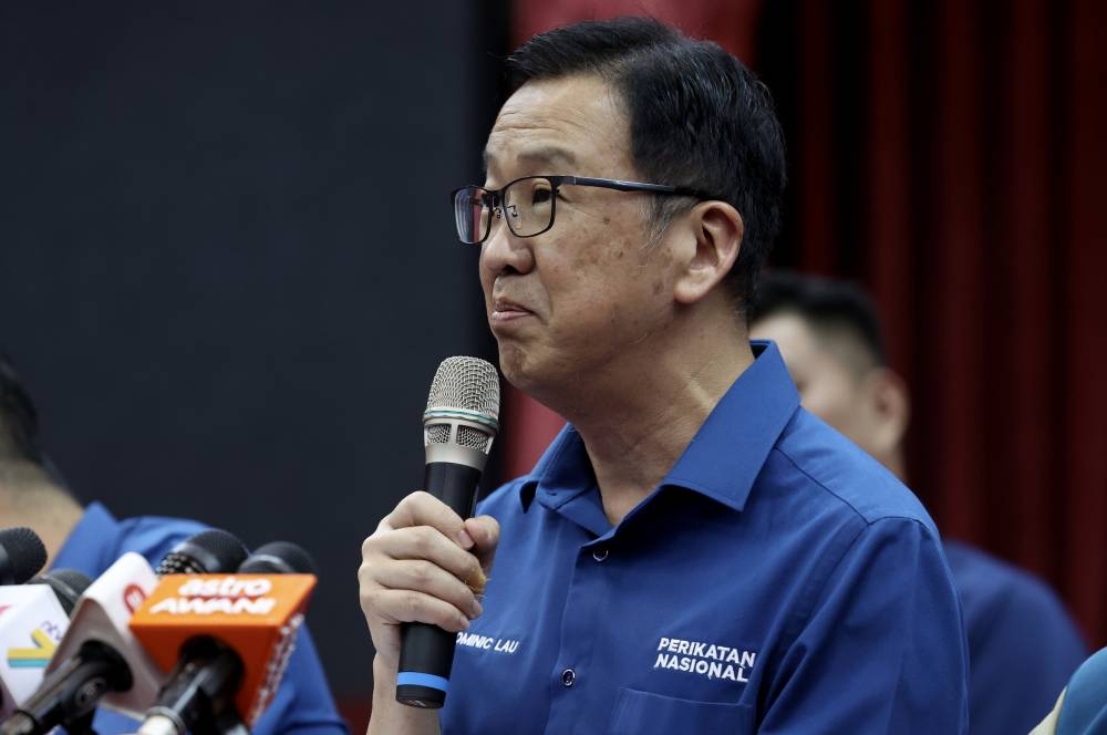 Datuk Dominic Lau Hoe Chai speaks during a press conference in George Town November 3, 2022. — Bernama pic