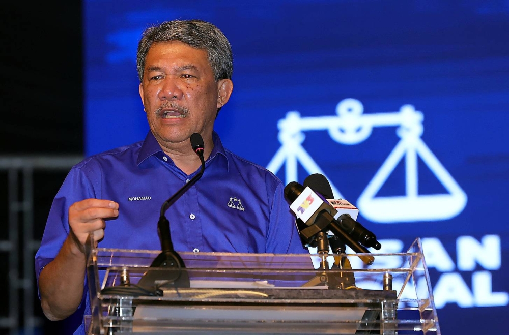 The Umno leader insisted that the Malay majority in Sungai Buloh — over 70 per cent currently — meant Khairy Jamaluddin should have no problem winning it from Pakatan Harapan. — Bernama pic 