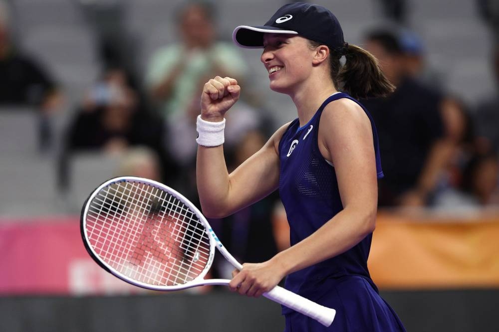 WTA Finals: Swiatek improves to 2-0 in round-robin play