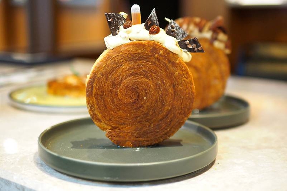 On weekends, indulge in the Rum & Raisin Croon at Take A Bow which has layers of rum infused in a silky crême mousseline, rum-soaked raisins and a shot of rum.