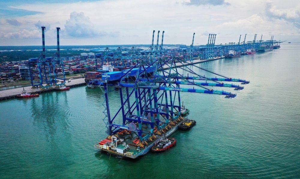 Westports' revenue for Q3 2022 was up at RM520.54 million versus RM504.89 million previously. — Picture via Facebook