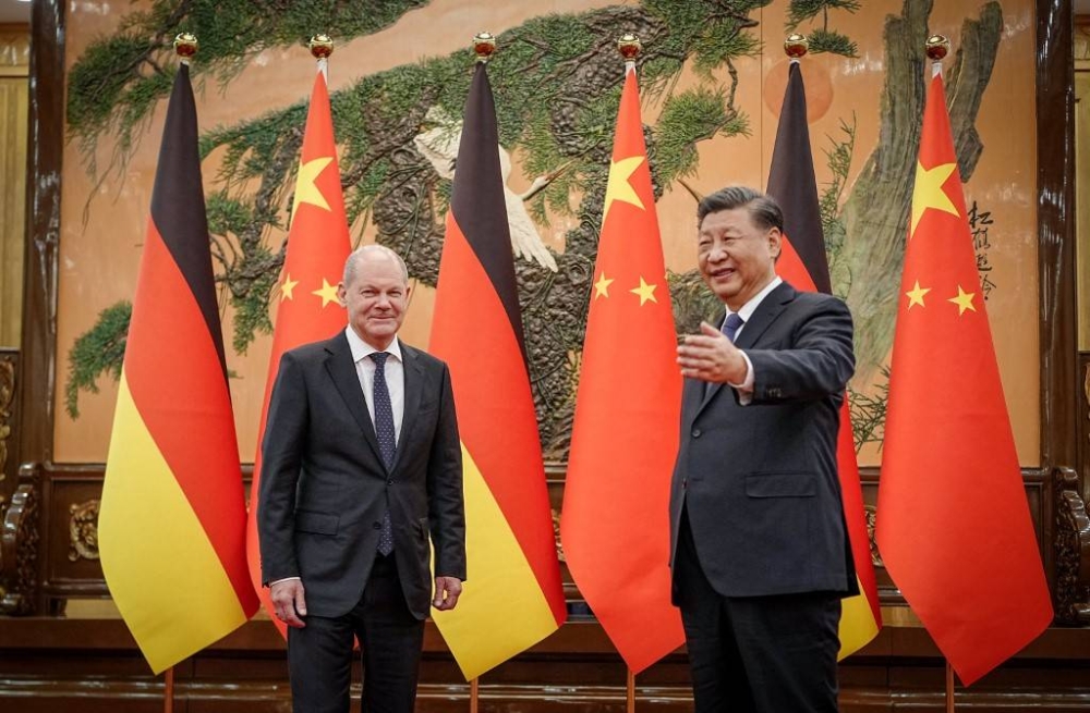 Chinese President Xi Jinping (right) welcomes German Chancellor Olaf Scholz at the Great Hall of the People in Beijing on November 4, 2022. — AFP pic