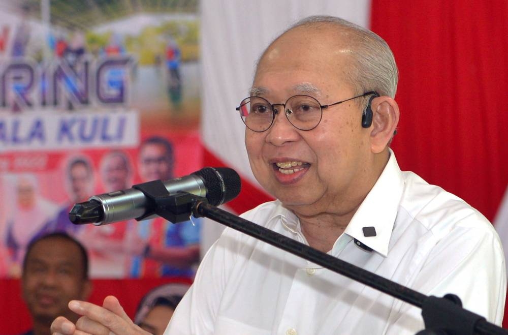 Umno veteran Tengku Razaleigh Hamzah, who is the incumbent Gua Musang Member of Parliament, said the party’s move in dropping some old faces from the list of candidates for GE15 did not mean that they (old faces) are not good, but to feature new faces who can serve the people better. — Bernama pic