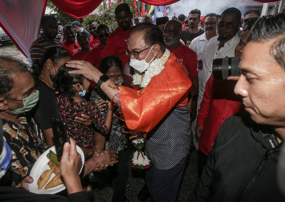 Pakatan Harapan chairman Datuk Seri Anwar Ibrahim greets attendees at a PKR event in Tambun on November 4, 2022. — Picture by Farhan Najib