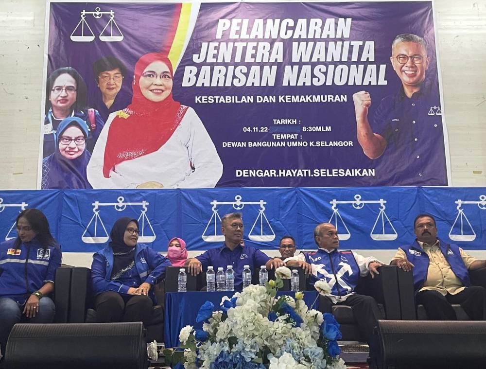 Datuk Seri Tengku Zafrul Abdul Aziz launches the Wanita Umno campaign for the 15th general election in Kuala Selangor, November 4, 2022. — Picture by Rex Tan