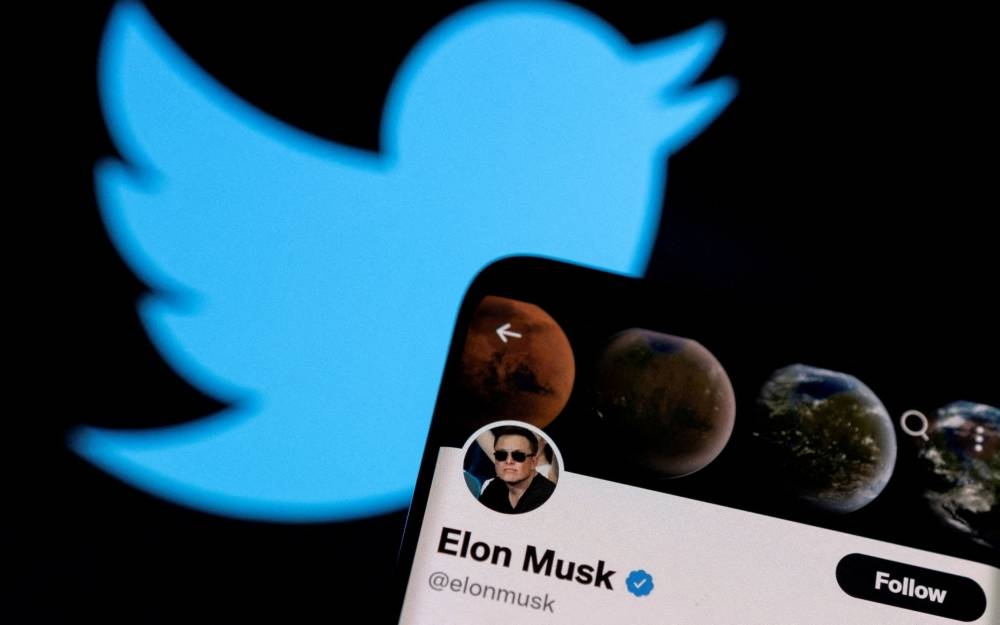 Elon Musk said Twitter had experienced ‘a massive drop in revenue,’ due to civil rights groups who raised concerns about how the layoffs would affect moderation, and pressured top advertisers to pull their ad spending. — Reuters pic