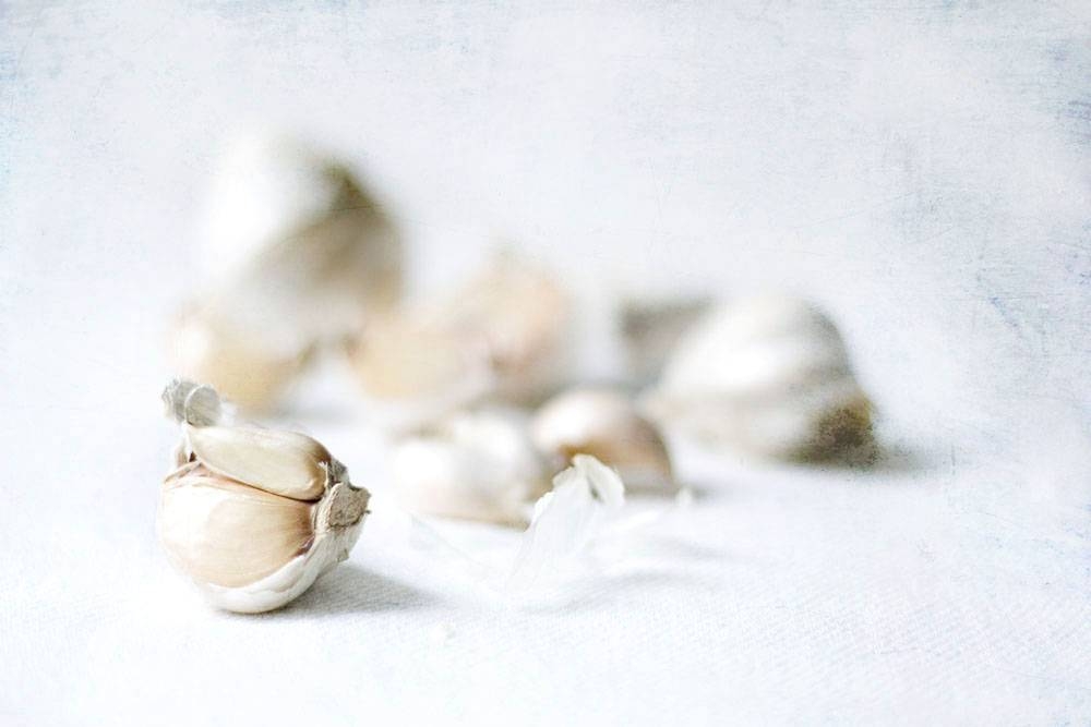 Lots of garlic is needed for flavour and aroma.