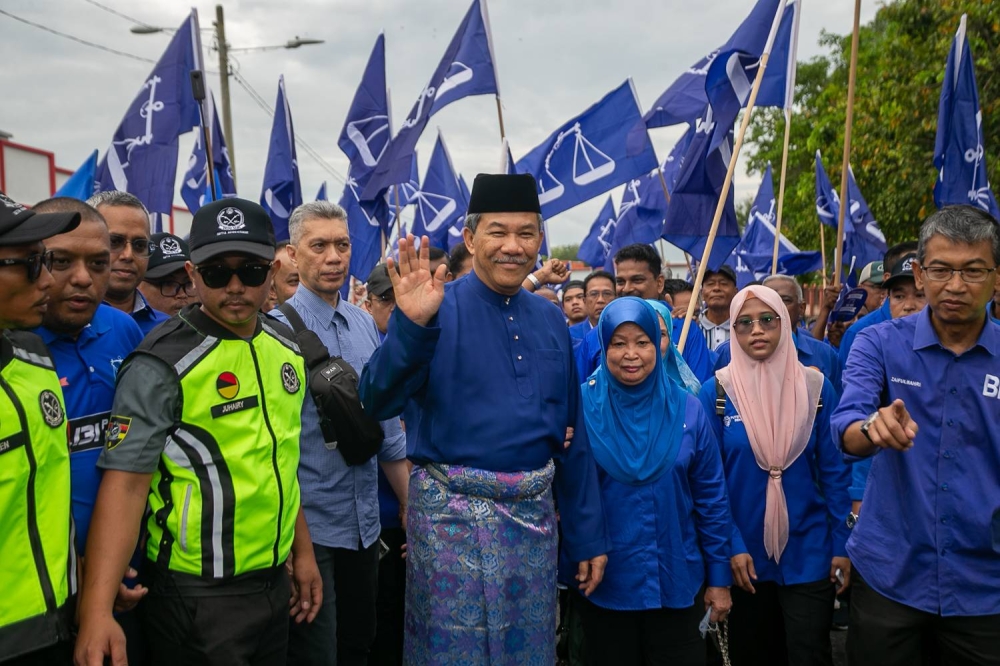 Barisan Nasional candidate Datuk Seri Mohamad Hasan arrives at the nomination centre in Rembau November 5, 2022. ― Picture by Raymond Manuel