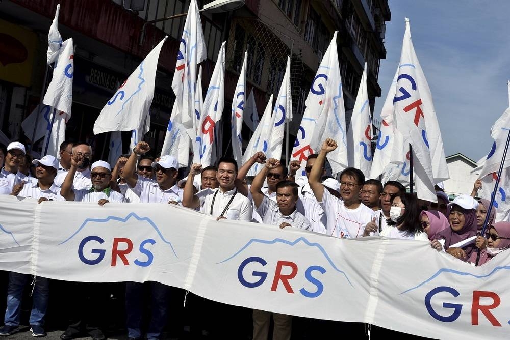 Gabungan Rakyat Sabah (GRS) supporters are seen at the nomination centre in Tawau November 5, 2022. ― Bernama pic