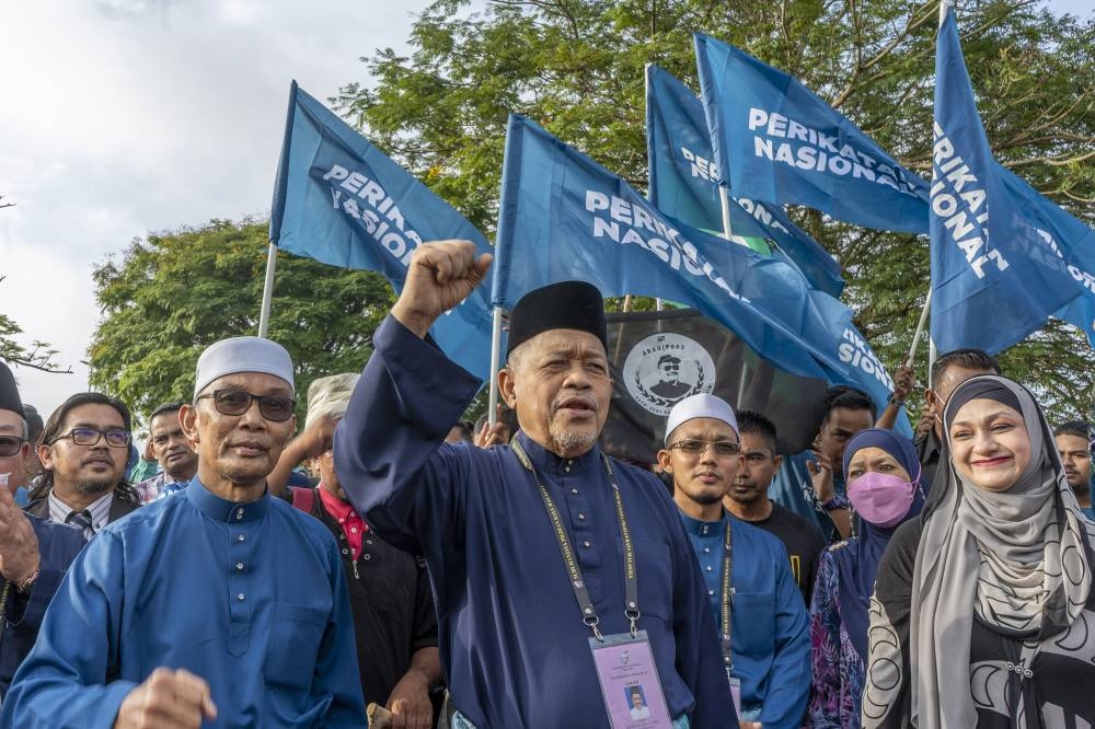 Perikatan Nasional Arau candidate, Datuk Seri Shahidan Kassim chanting at the nomination centre for the 15th general election at Politeknik Tuanku Syed Sirajuddin, Perlis November 5, 2022. — Picture by Shafwan Zaidon