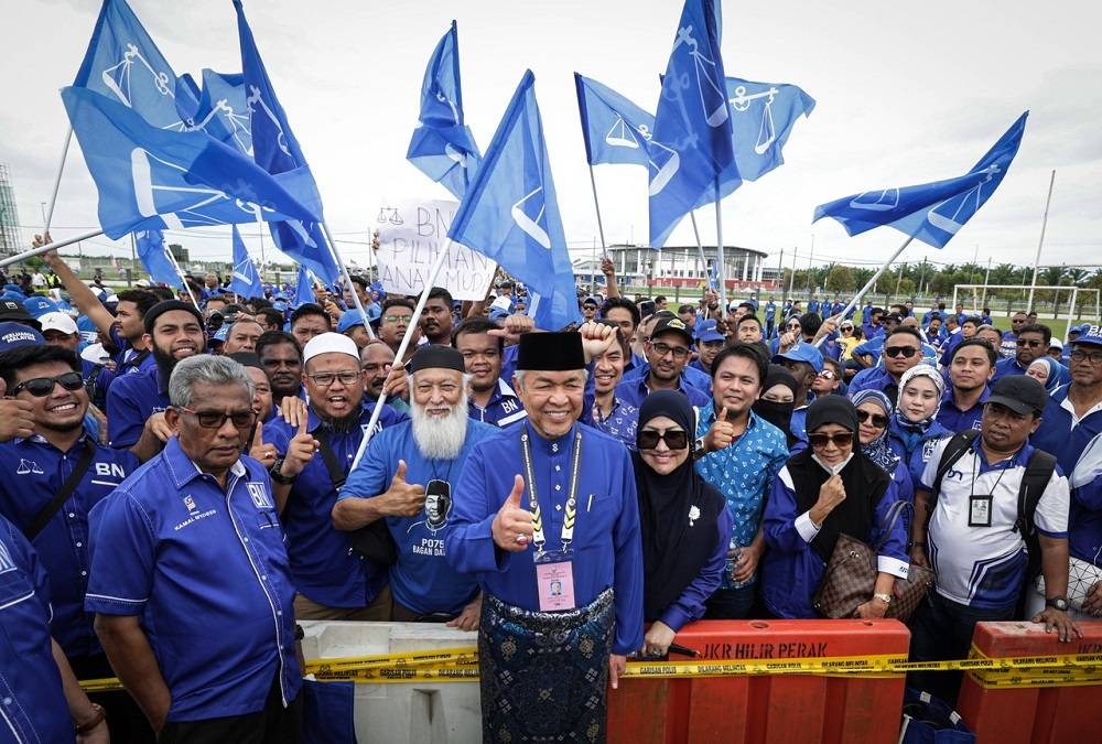 Barisan Nasional candidate Datuk Seri Ahmad Zahid Hamidi is seen with supporters at the nomination centre in Bagan Datuk November 5, 2022. ― Bernama pic