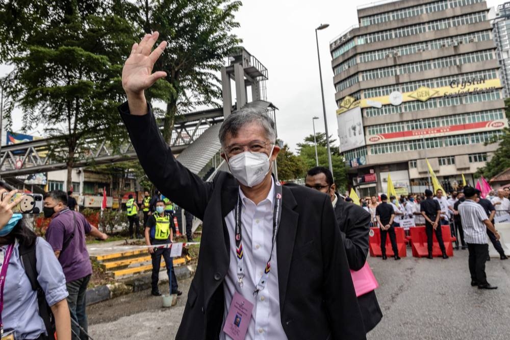 Independent candidate Chua Tian Chang arrive at the nomination centre to hand over election documents during the nomination day ahead of the upcoming 15th general election at SMK Sentul Utama in Kuala Lumpur on November 5, 2022. — Picture by Firdaus Latif