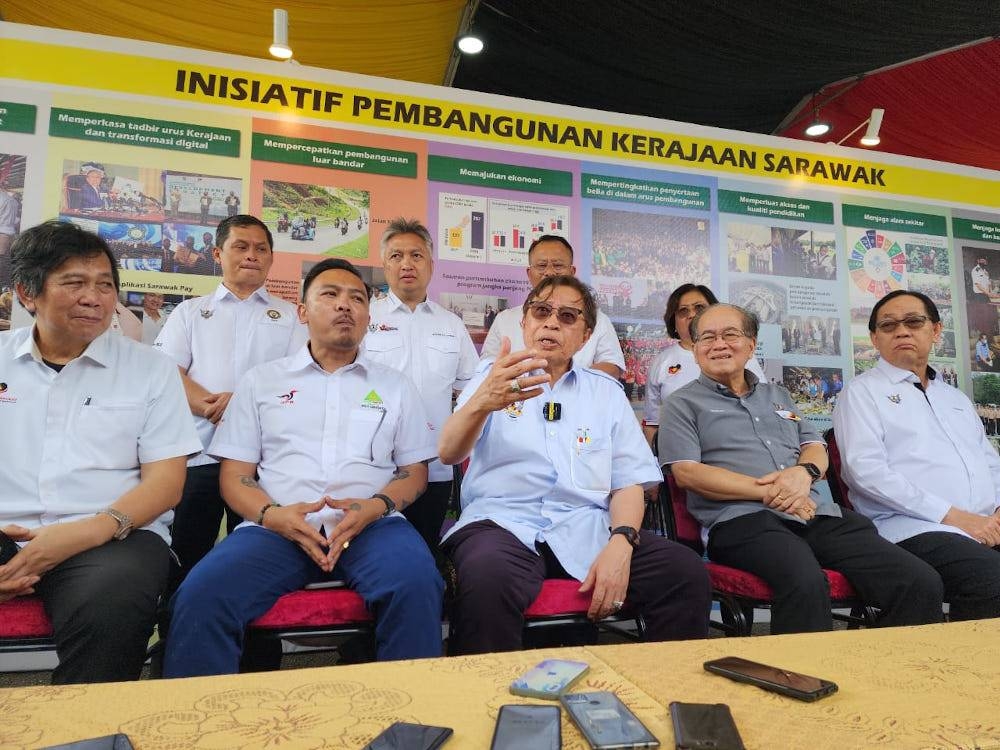 Tan Sri Abang Johari Openg (centre) speaking to reporters at the Engkilili Town Multipurpose Hall while Lubok Antu GPS candidate Roy Angau Gingkoi (2nd left), Deputy Premier Datuk Amar Douglas Uggah Embas (2nd right) and others look on. — Borneo Post pic