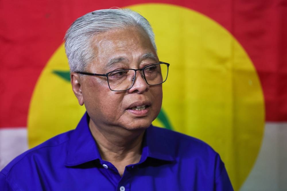 Barisan Nasional candidate for Bera P090 Parliamentary constituency Datuk Seri Ismail Sabri Yaakob campaigning in Bera, November 6, 2022. — Bernama pic