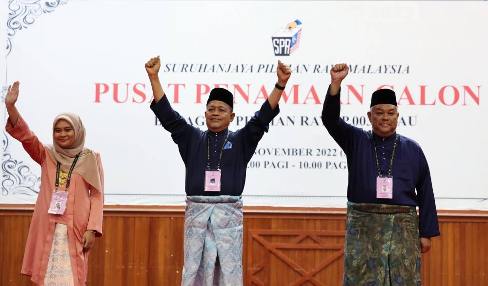File picture shows Perikatan Nasional (PN) candidate for P003 Arau Parliamentary constituency, Datuk Seri Shahidan Kassim (centre) with his rivals Datuk Rozabil Abd Rahman (right) from Barisan Nasional and Fathin Amelina Fazlie (Pakatan Harapan) at the nomination centre after being announced as a candidate for the 15th General Election, November 5, 2022. — Bernama pic