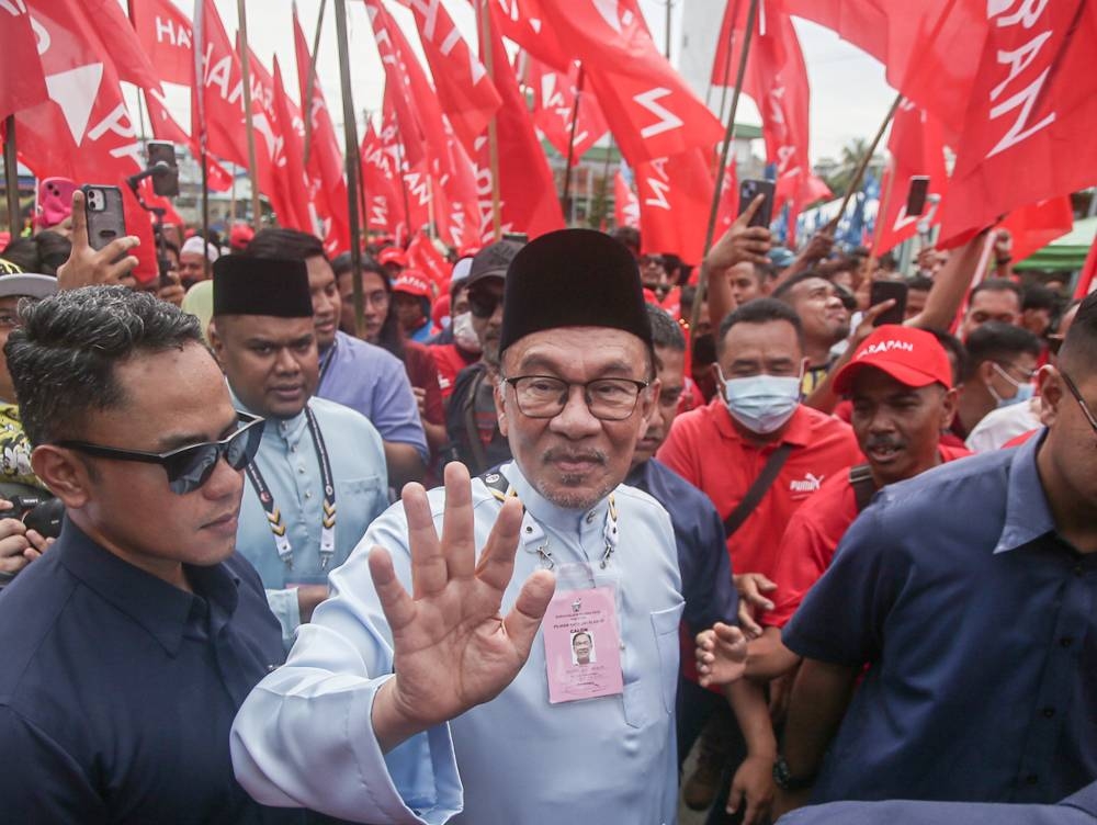 Pakatan Harapan (PH) Tambun candidate, Datuk Seri Anwar Ibrahim at the Nomination Centre P.063 in Dewan Sri Kledang Institut Latihan Perindustrian, Ipoh Perak November 5, 2022. — Picture by Farhan Najib