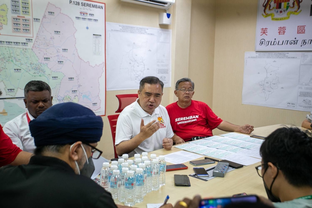DAP secretary-general Anthony Lokes speaks to the media at Bilik Gerakan Utama in the Temiang food court, Seremban November 7, 2022. — Picture by Raymond Manuel