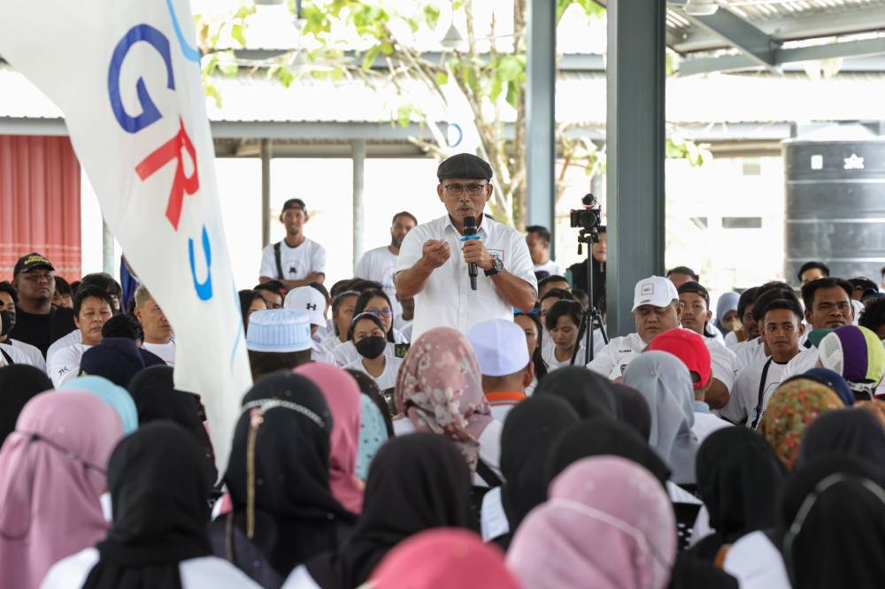 Bersatu vice-president Datuk Seri Ronald Kiandee insists he is the right candidate to represent the Gabungan Rakyat Sabah-Barisan Nasional (GRS-BN) government in the parliamentary seat. ― Bernama pic