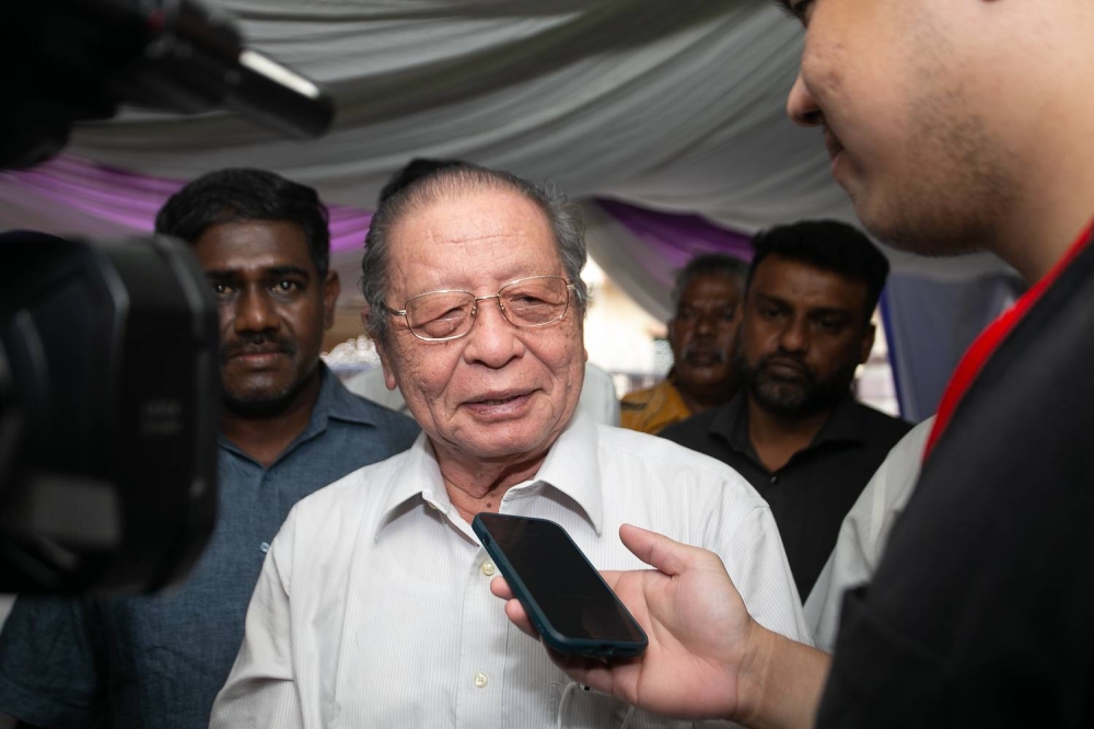 DAP adviser Lim Kit Siang said the Gerakan Tanah Air (GTA) chairman should retire for contesting the 15th general election. — Picture by Devan Manuel