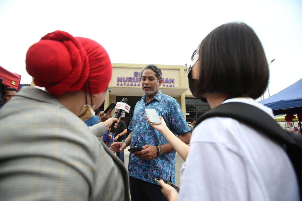 Barisan Nasional candidate for Sungai Buloh Khairy Jamaluddin answering questions from reporters during his campaign trail. — Picture courtesy of Sungai Buloh BN