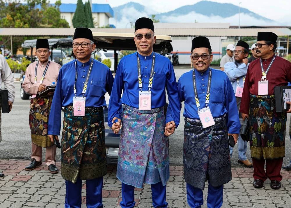 Datuk Aminuddin Md Hanafiah (centre) faces PKR president Datuk Seri Anwar Ibrahim, Abdul Rahim Tahir of Pejuang and incumbent Datuk Seri Ahmad Faizal Azumu of Perikatan Nasional in GE15. — Bernama pic