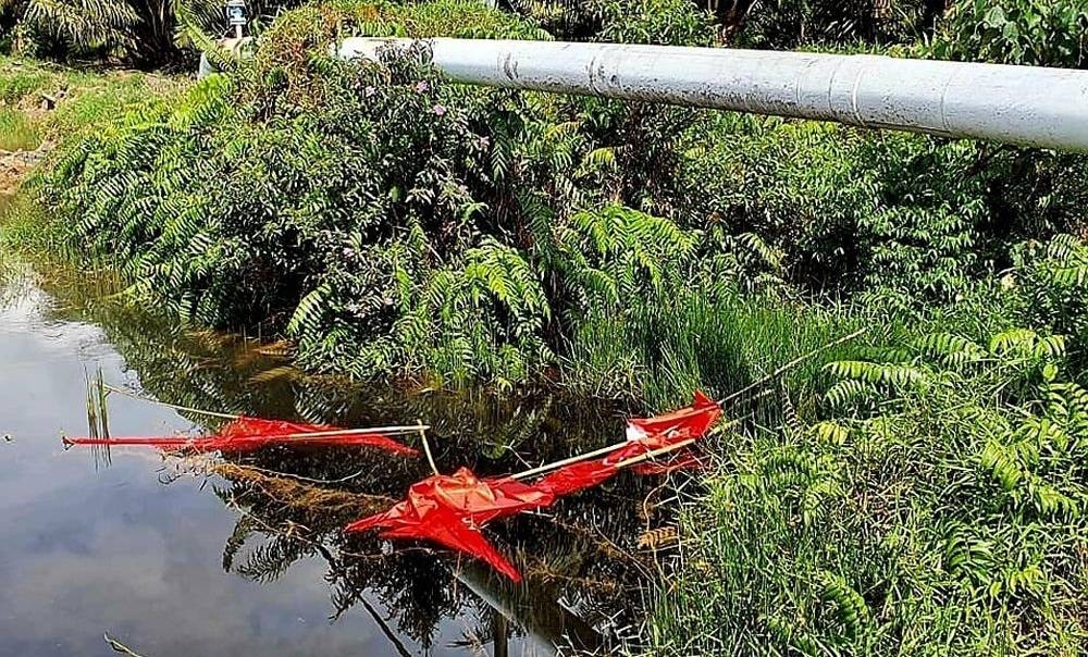 The Johor DAP vice chairman also instructed PH Ayer Hitam workers not to take any retaliatory action that contravene election laws. — Picture via Facebook