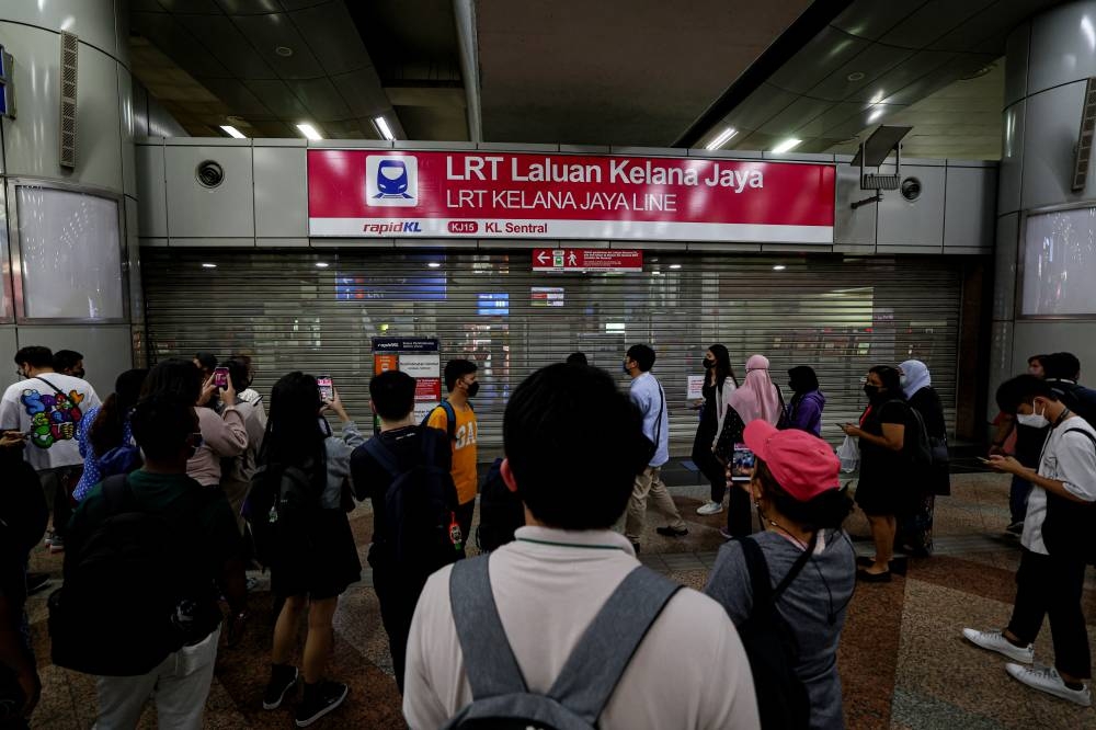 Passengers are left stranded after LRT service disruption at the KL Sentral station in Kuala Lumpur November 8, 2022. — Bernama pic