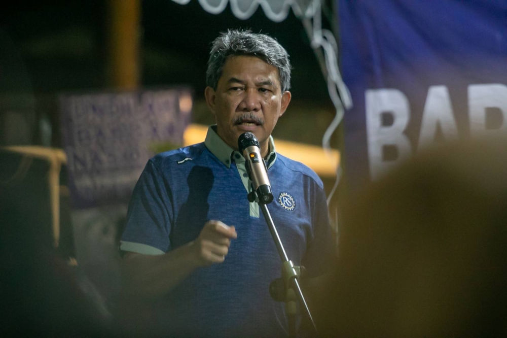 Datuk Seri Mohamad Hasan speaks during a ceramah at Taman Widuri Indah, Senawang November 8, 2022. — Picture By Raymond Manuel