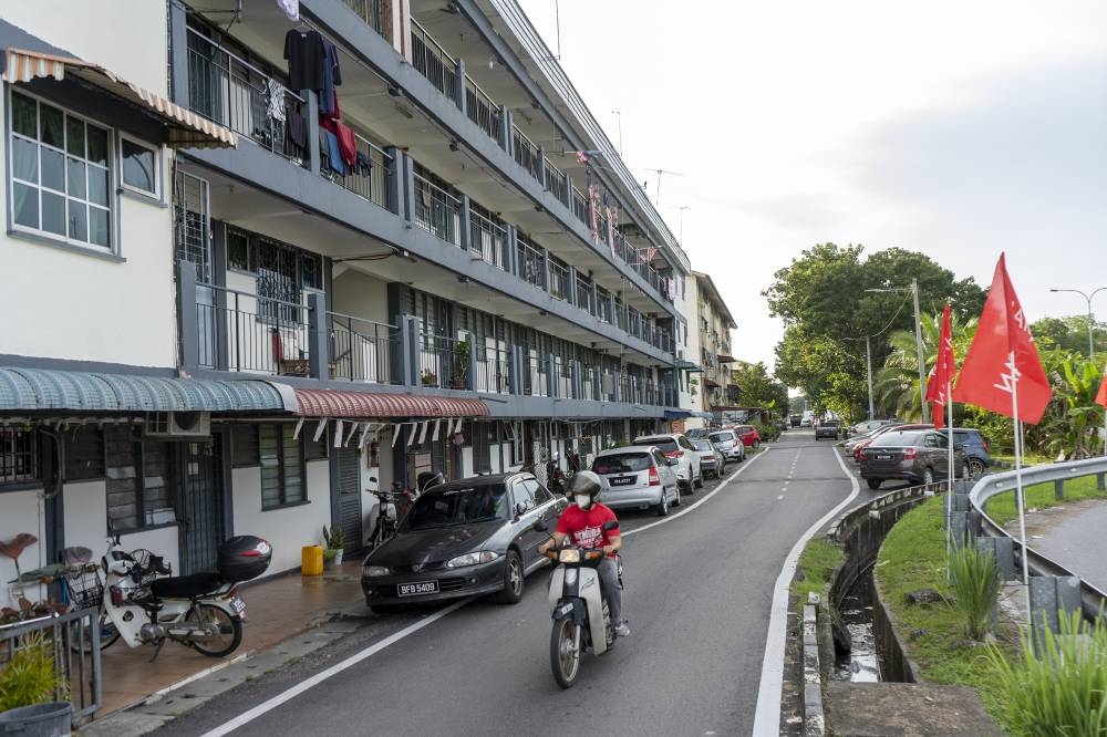 A general view of PPR Rumah Pangsa Simpang Kuala and its narrow roads. — Pictures by Shafwan Zaidon