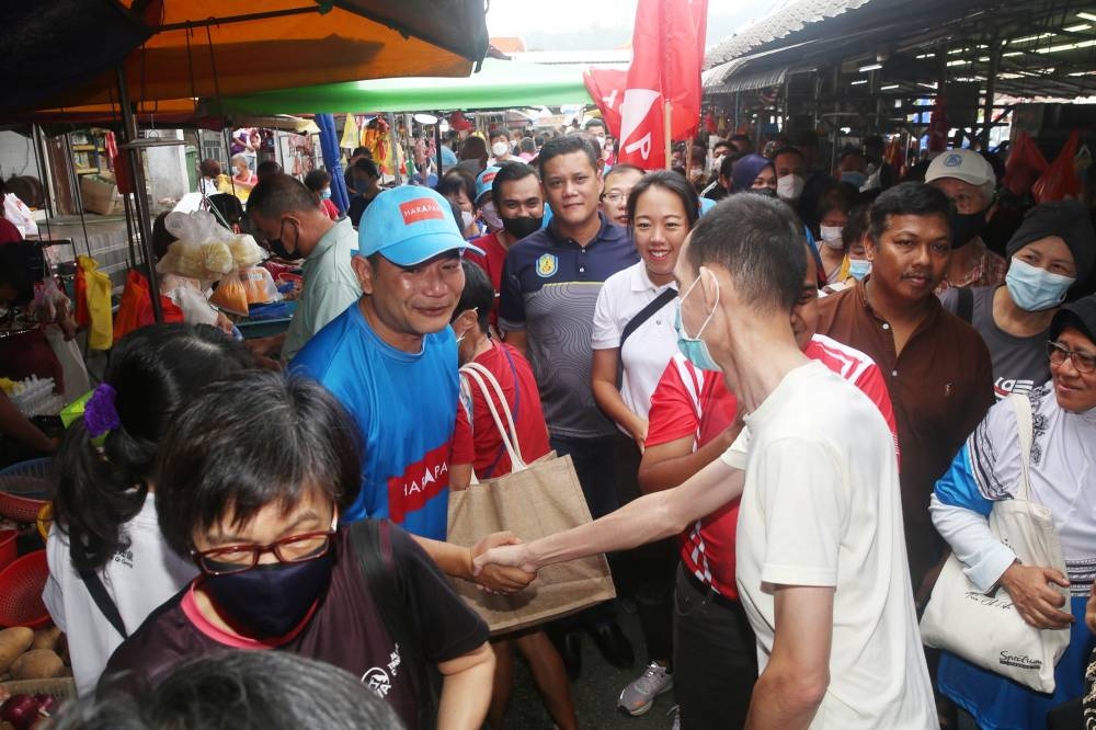 Rafizi Ramli greets locals during his walkabout at the Taman Muda wet market November 6, 2022. 