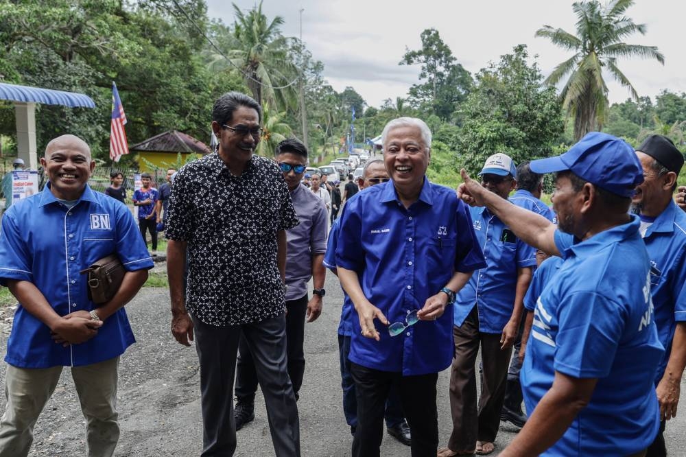 Caretaker prime minister Datuk Seri Ismail Sabri Yaakob at a meet-and-greet programme at Kampung Batu Bor in Bera, November 10, 2022. — Bernama pic 