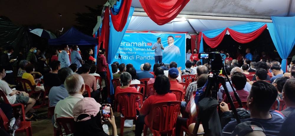 PKR deputy president Rafizi Ramli addresses the crowd during a rally at Taman Muda in Ampang, November 10, 2022. — Picture by Kenneth Tee