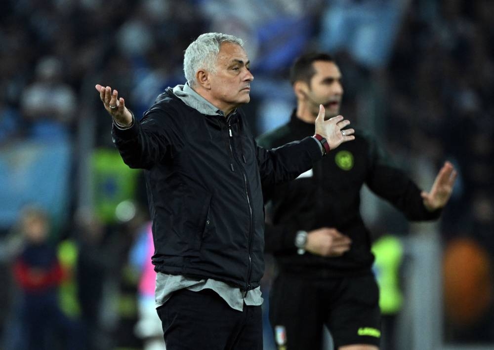 AS Roma coach Jose Mourinho said on Wednesday that a Roma player had shown a poor attitude during their 1-1 Serie A draw at Sassuolo.— Reuters pic