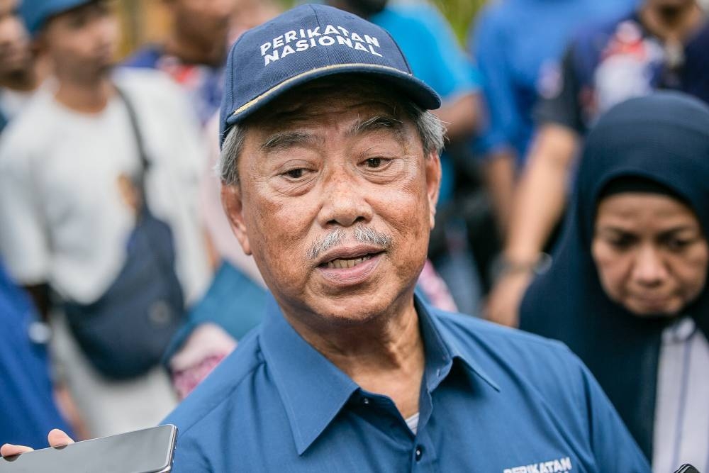 Perikatan Nasional (PN) Pagoh Candidate, Tan Sri  Muhyiddin Yassin speaks to the media after a walkabout session at Kampung Panjang Sari in Pagoh November 9, 2022. — Picture by Hari Anggara