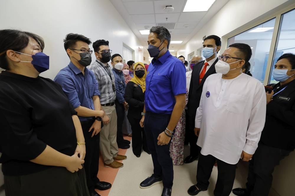 Khairy Jamaluddin speaks to staff at Cyberjaya Hospital after its official launch, November 11, 2022. — Bernama pic