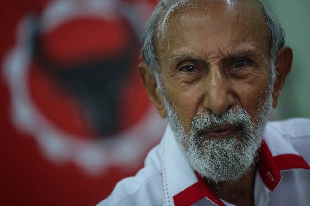 Parti Rakyat Malaysia's candidate for the Bayan Baru parliamentary seat, Ravinder Singh, said the people he met during his walkabouts are very happy to see him contesting.— b