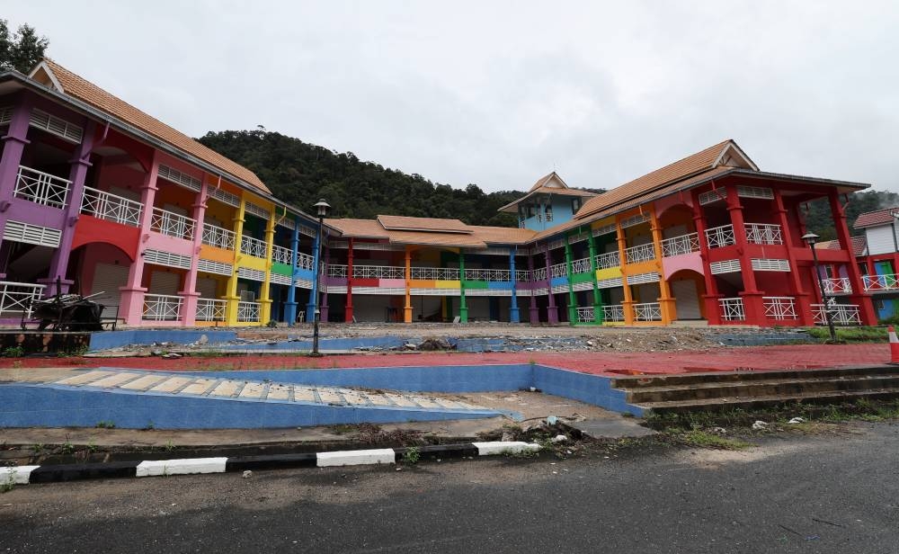 Kampung Wang Kelian Village Development and Security Committee chairman Md Razak Daud said the free-flow zone had been closed since April 1, 2015, after the discovery of 139 mass graves of human trafficking victims in the area. — Bernama pic