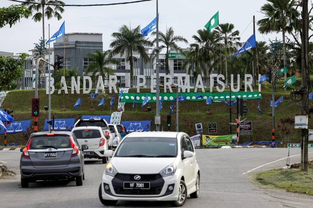 Barisan Nasional (BN) candidate for P034 Setiu Parliamentary constituency, Datuk Abdul Rahman Mat Yasin wants to make Bandar Permaisuri, located in Setiu District, into a satellite town if given the people's mandate in the 15th General Election (GE15). — Bernama pic