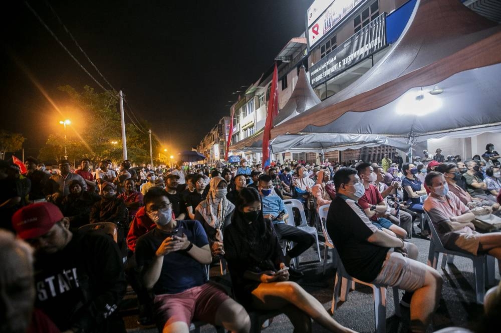 File picture shows people attending the 'Ceramah Umum' political rally to hear Datuk Seri Anwar Ibrahim's speech at Bukit Pasir in Batu Pahat, November 8, 2022. — Picture by Hari Anggara
