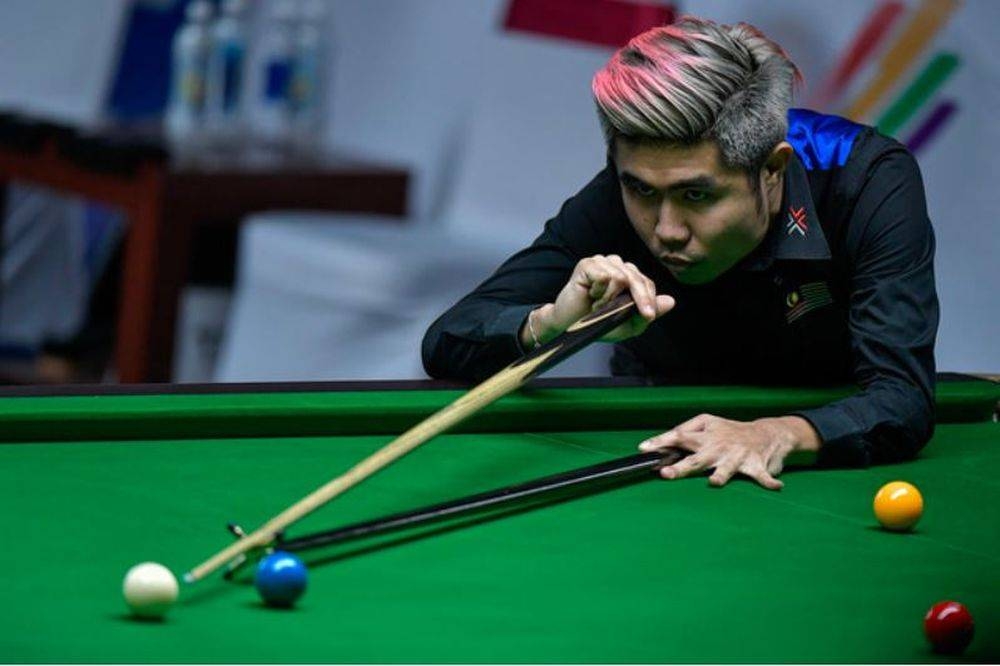 The national snooker player, Lim Kok Leong during his performance in the semi-final men's singles snooker event at the 31st SEA Games at Ha Dong Gymnasium on May 21, 2022. — Bernama pic