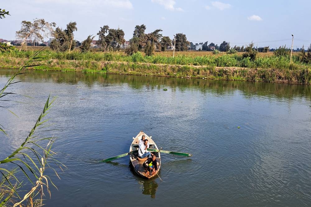 Egyptian emergency service personnel search for survivors after a minibus fell into a canal in al-Dayris village near the Nile Delta city of Mansoura in the Dakahlia Governorate, some 120Km north of the capital, on November 12, 2022. — AFP pic