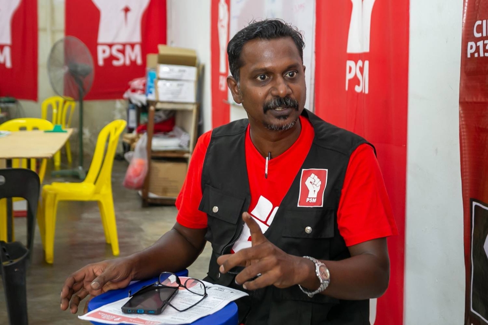 Socialist Party of Malaysia (PSM) Rembau candidate, Tinagaran Subramaniam speaking to  Malay Mail during the interview session at Rembau, November 7, 2022. — Picture By Raymond Manuel