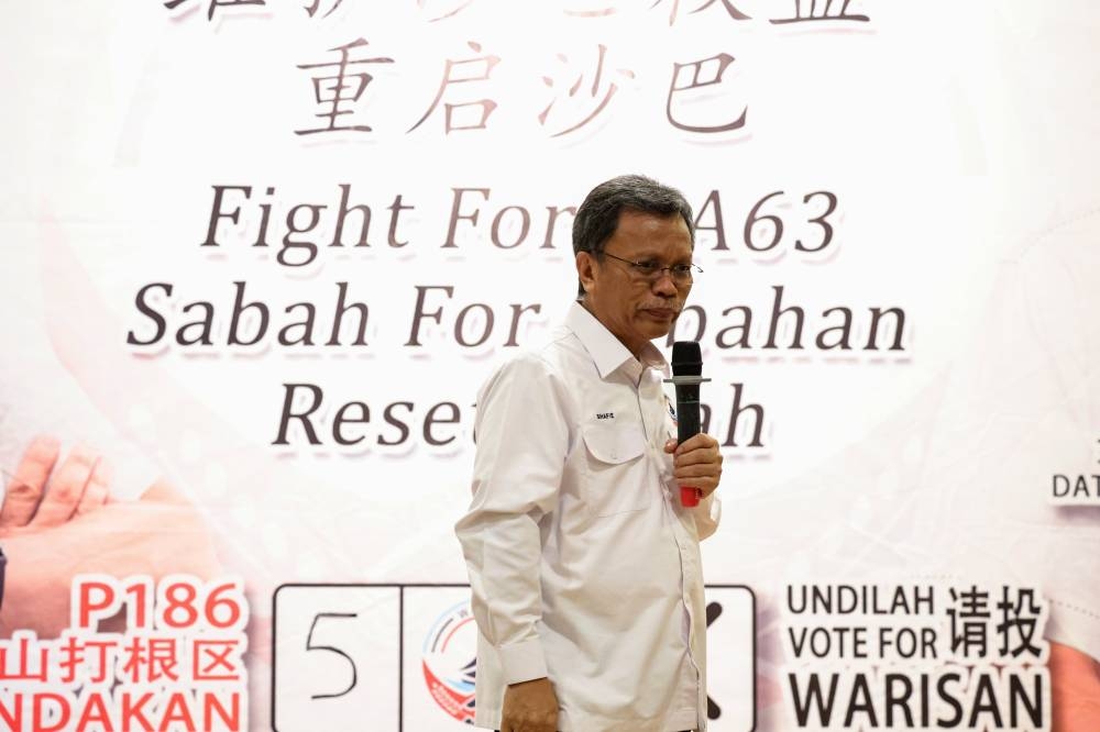 Warisan President Datuk Seri Shafie Apdal giving a speech while campaigning in Sandakan November 8, 2022. — Bernama pic