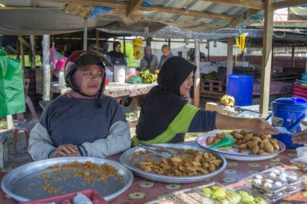Halimatul Saadiah Mutalib mans her banana fritters stall in Pendang.