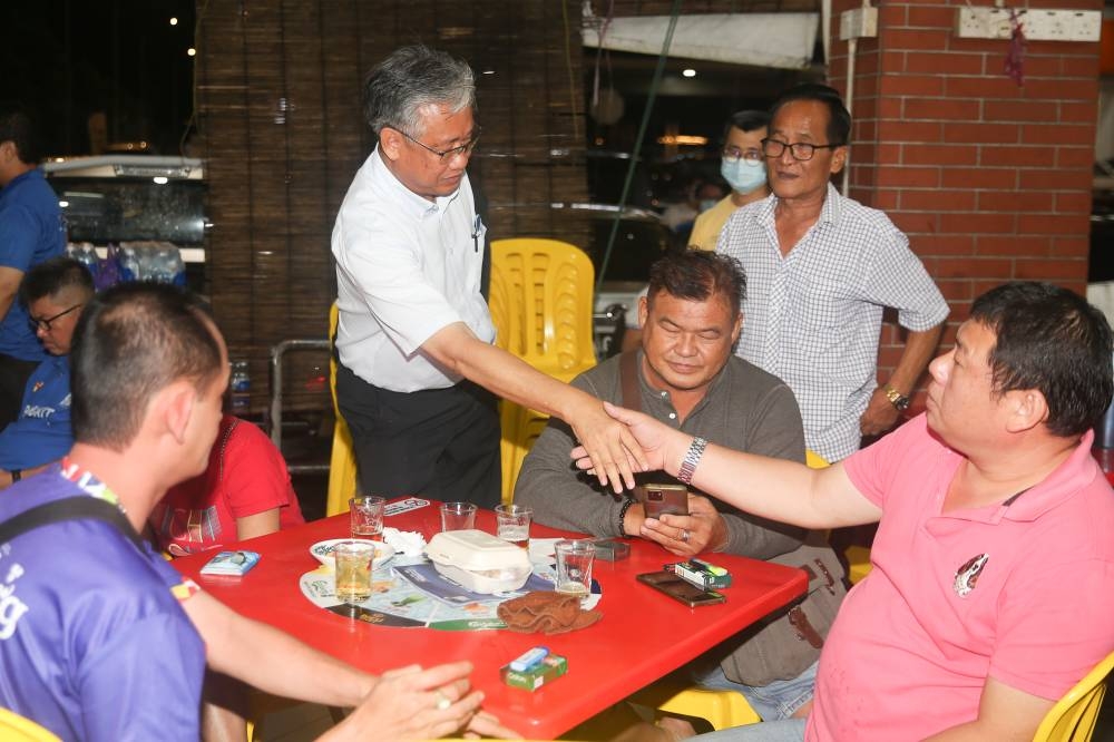 Datuk Hoh Hee Lee, MCA's candidate for Bangi, greets locals at a coffee shop at the Cheras Traders Square, Balakong November 13, 2022. — Picture by Choo Choy May