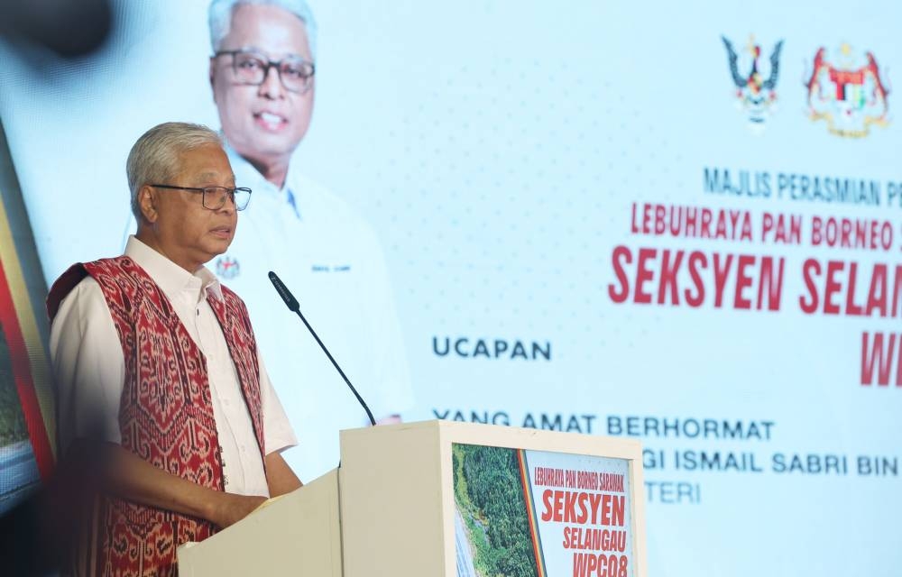 Caretaker prime minister Datuk Seri Ismail Sabri Yaakob speaks in Selangau, Sarawak, November 14, 2022. — Bernama pic 