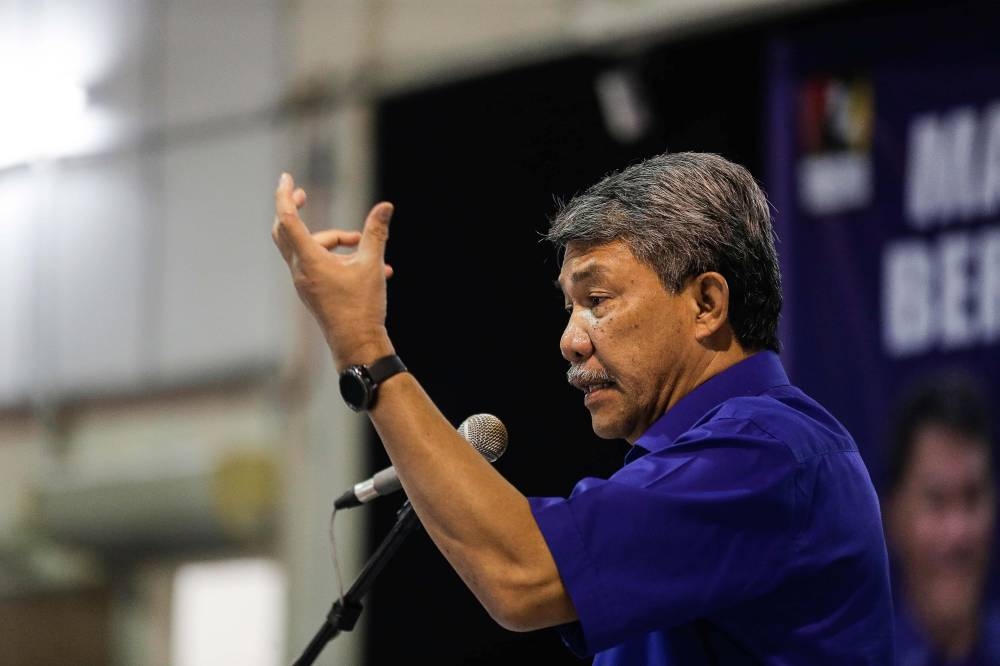 Rembau Parliamentary candidate Datuk Seri Mohamad Hasan delivers his speech during An Evening with Tok Mat event at Taman Tuanku Jaafar Community Hall in Seremban, Negri Sembilan November 14, 2022. — Picture by Sayuti Zainudin
